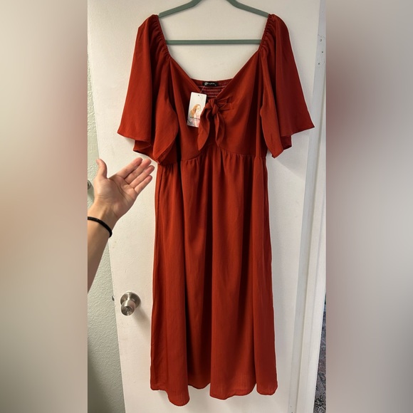 New with tags size Xl dress with smocked stretchy back. - Picture 1 of 2